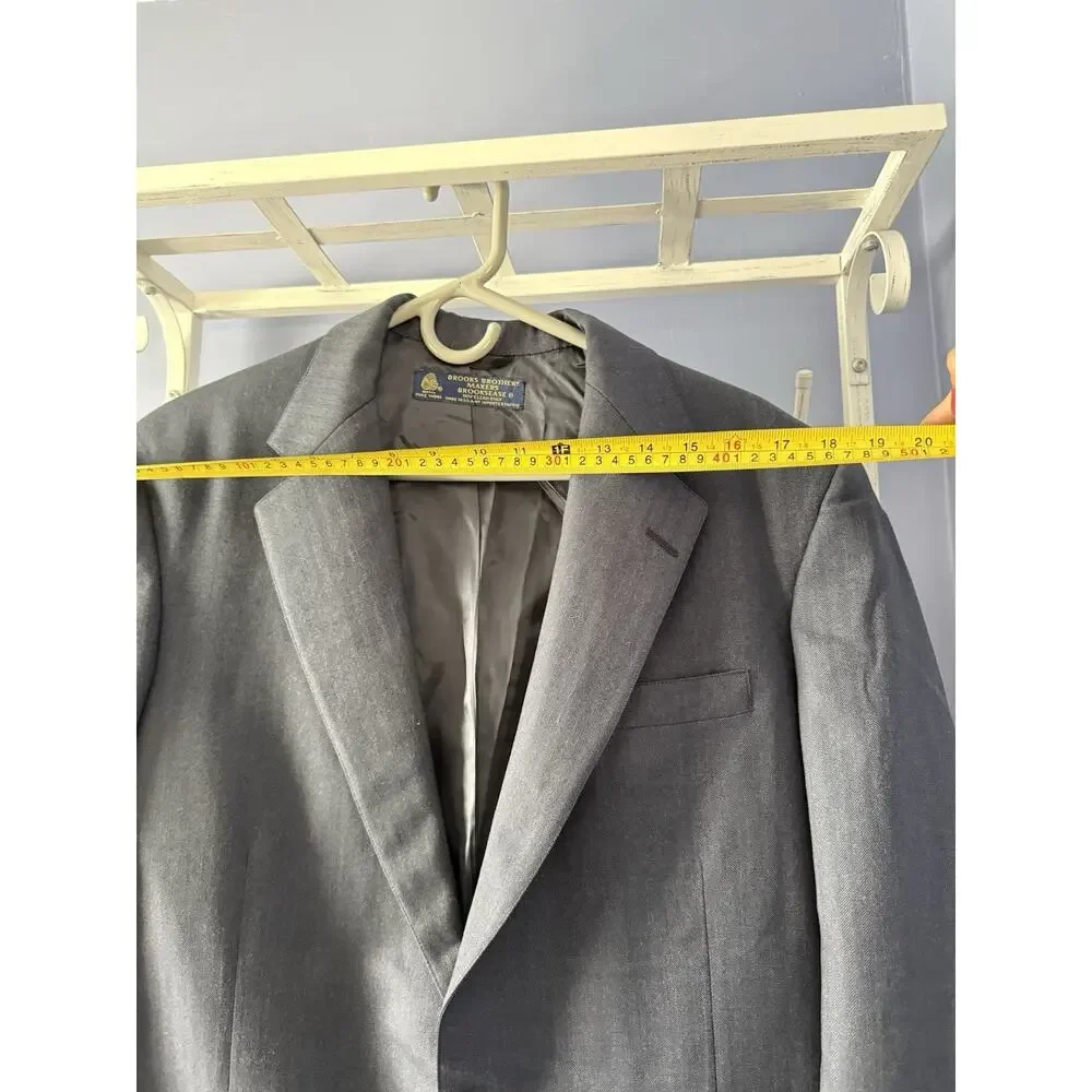Brooks Brothers Men's 100% Wool Blazer Two Button Size 38R Sport Coat